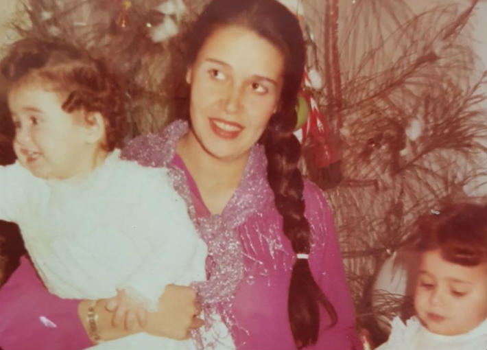 هنا شيحة مع والدتها