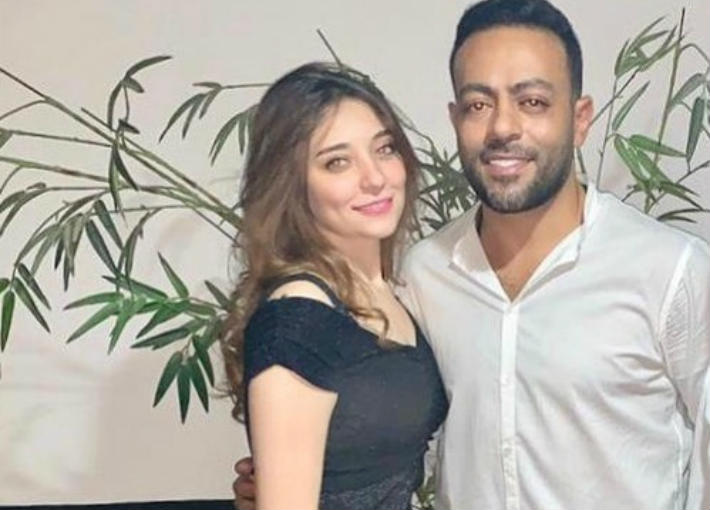 تامر عاشور وخطيبته 