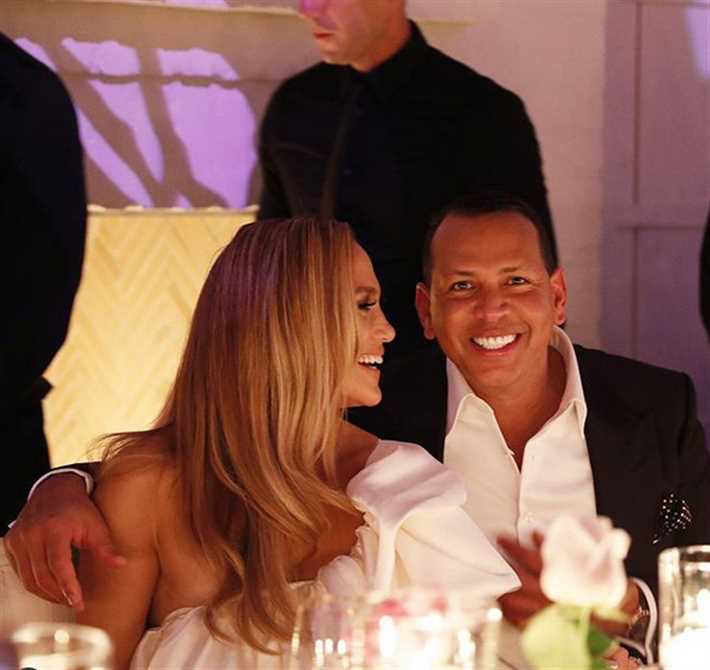 جينيفر لوبيز وأليكس رودريجيز