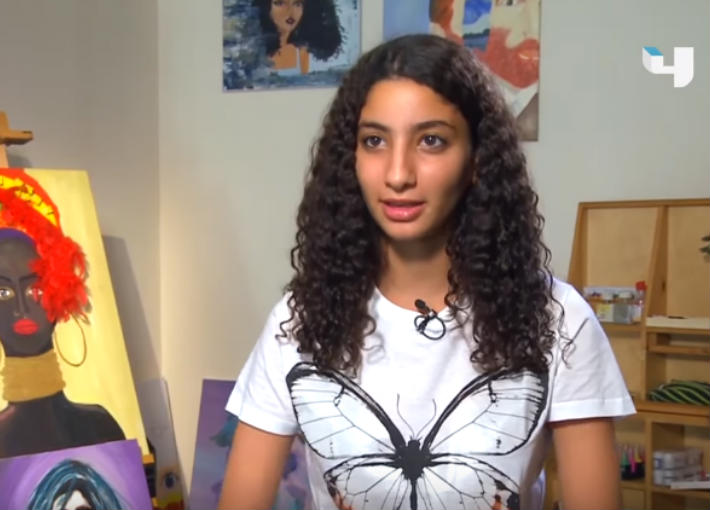 فيديو- أول ظهور تليفزيوني لابنة أحمد حلمي ومنى زكي   في الفن