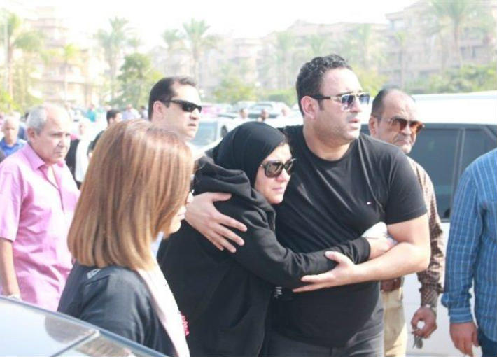 أكرم حسني ووالدته