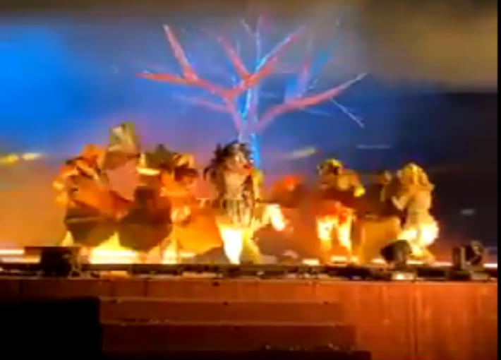 الفرقة المسرحية التي تعرضت للطعن