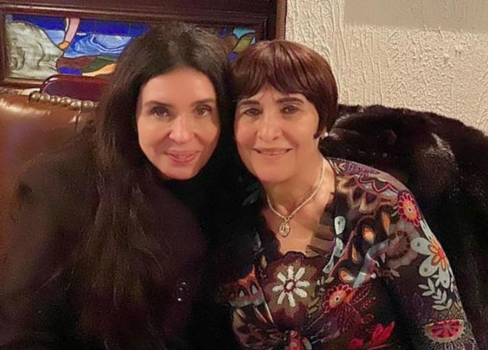 دينا ووالدتها