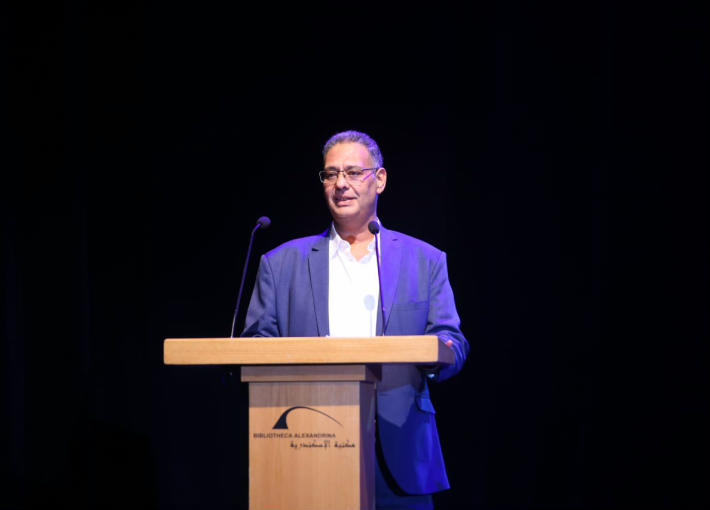 علاء عبد العزيز