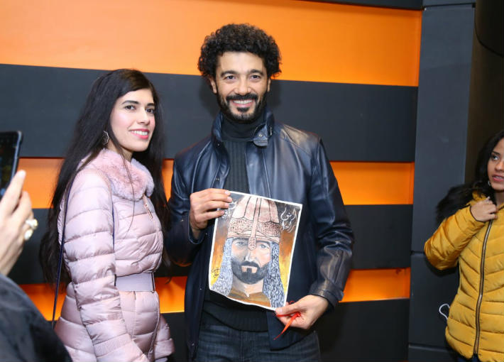 خالد النبوي وإحدى المعجبات