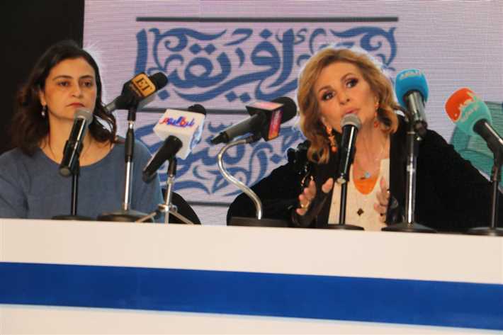 يسرا والناقدة علا الشافعي