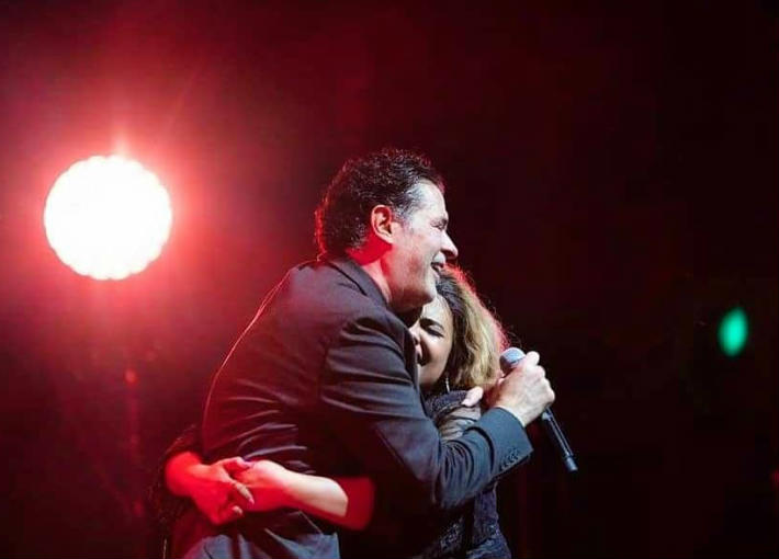 راغب علامة مع معجبة في باريس 