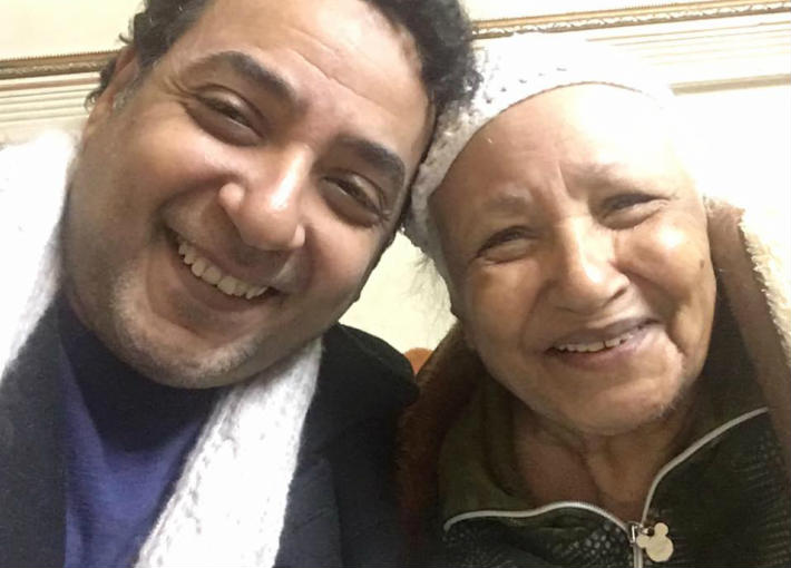 ياسر الطوبجي ووالدته