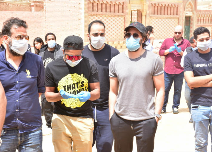 هشام ماجد وأوس أوس من جنازة والدة معتز التوني