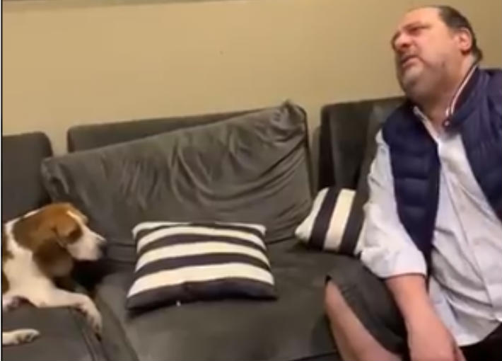 خالد الصاوي وكلبه