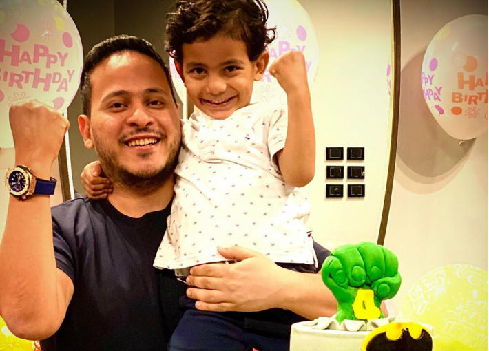 كريم عفيفي وابنه