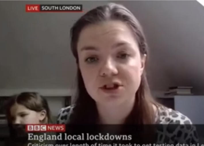 الطفلة سكارليت ووالدتها