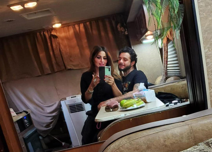 الفيشاوي وزوجته