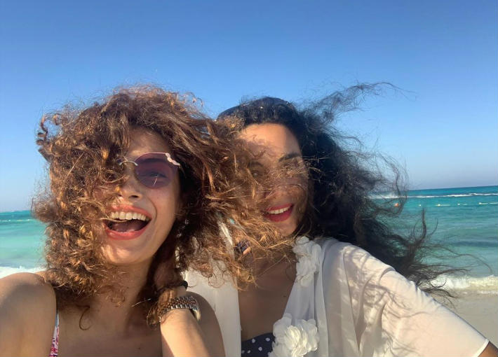 داليا مصطفى وشقيقتها