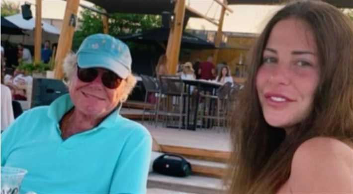 حسين فهمي وابنته منة