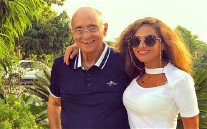 المخرجة ياسمين أحمد مع والدها أحمد كامل