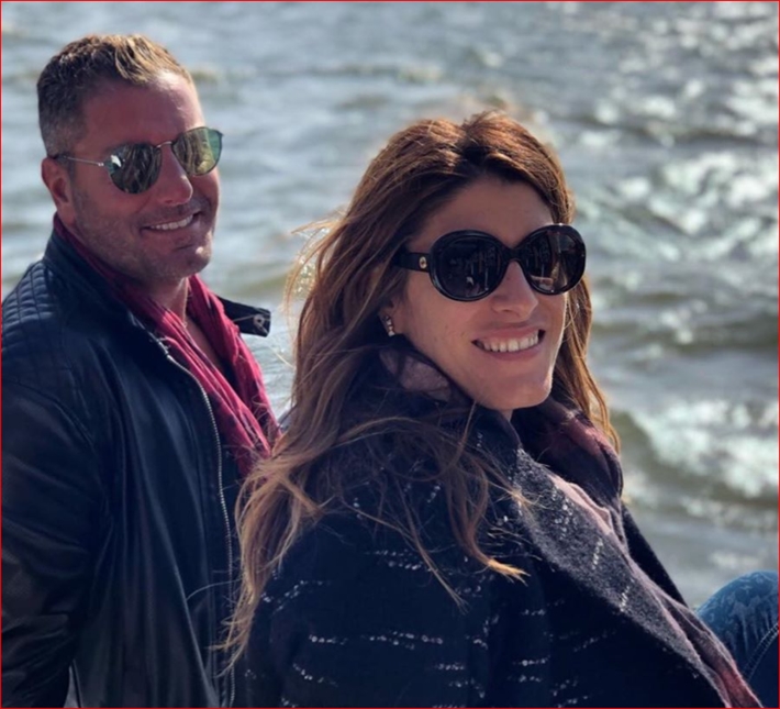 تامر هجرس وشقيقته