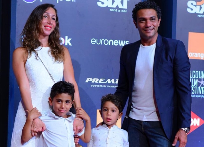 آسر ياسين وأسرته