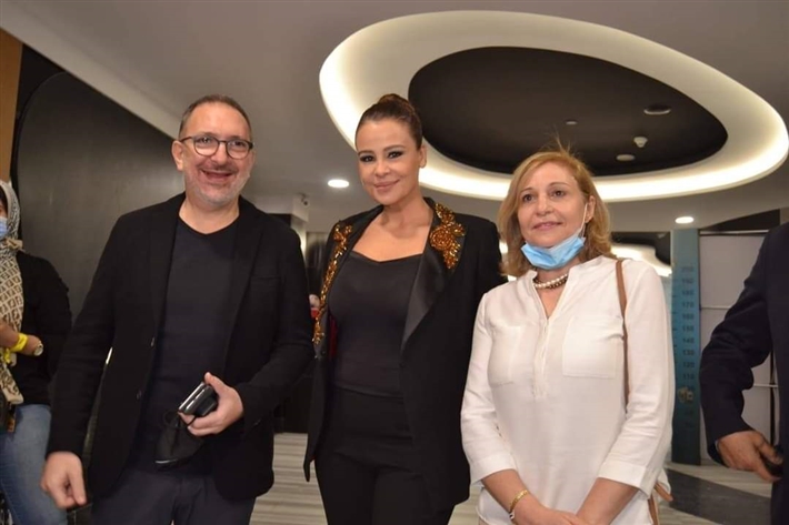 كارول سماحة والمنتجة نهى شوفاني والمخرج باسم خرستو