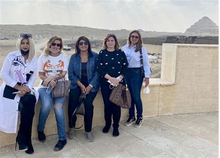 صورة بجوار هرم سقارة المدرج