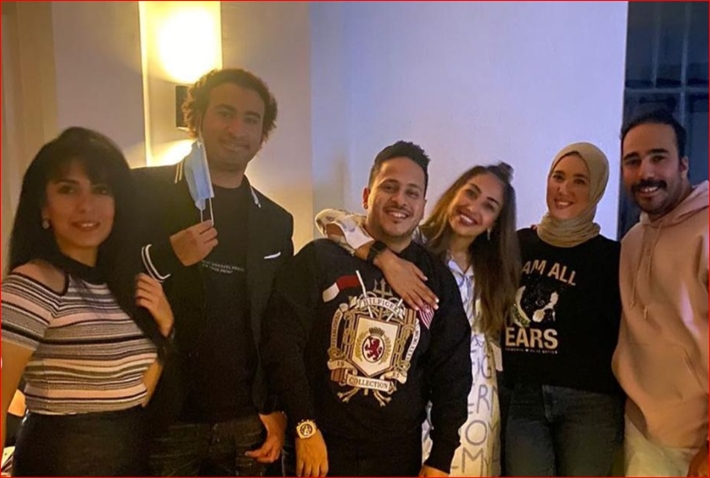 كريم عفيفي وعائلته واصدقائه