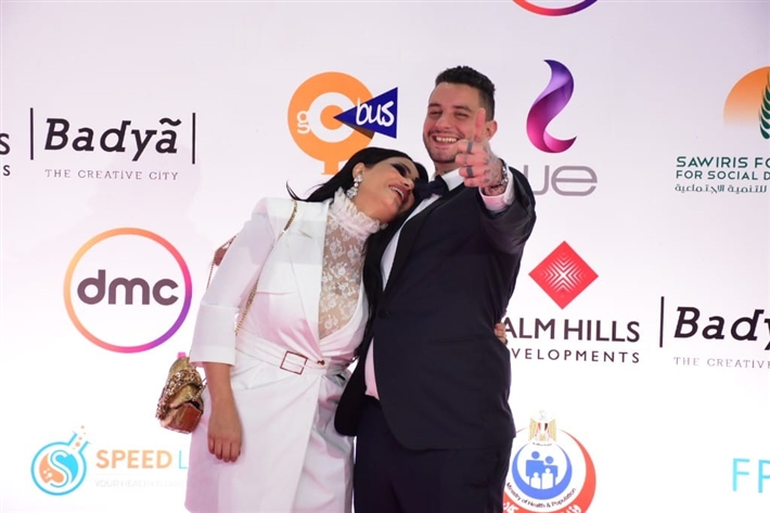 الفيشاوي وزوجته