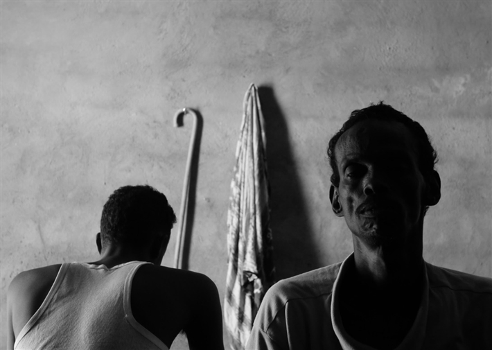 الحياة على الهامش