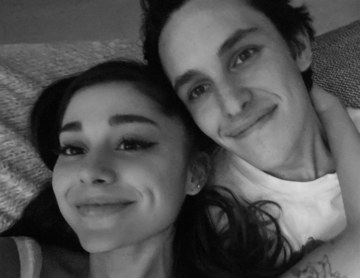 أريانا جراندي وجوميز