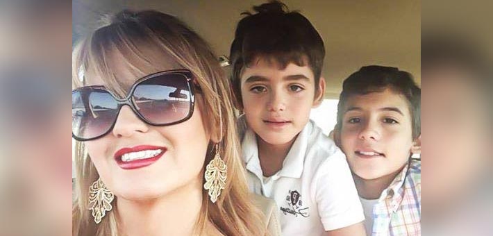 هنا شيحة مع نجليها