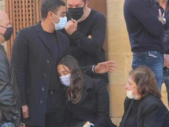 آسر ياسين وزوجته