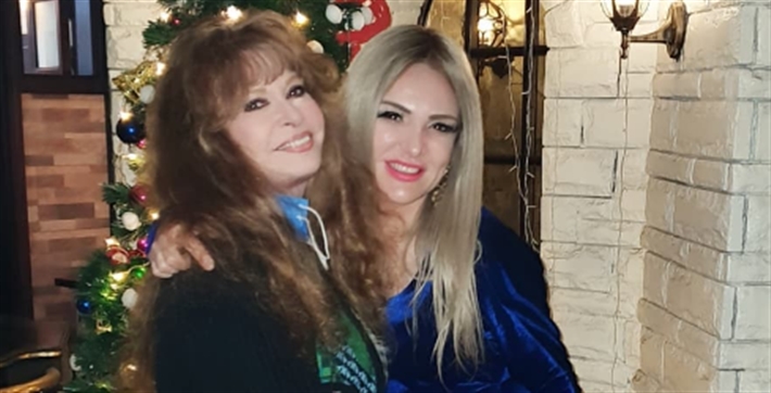 نيللي وابنة فيروز