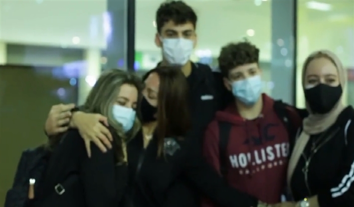 سوزان نجم الدين مع أبنائها 