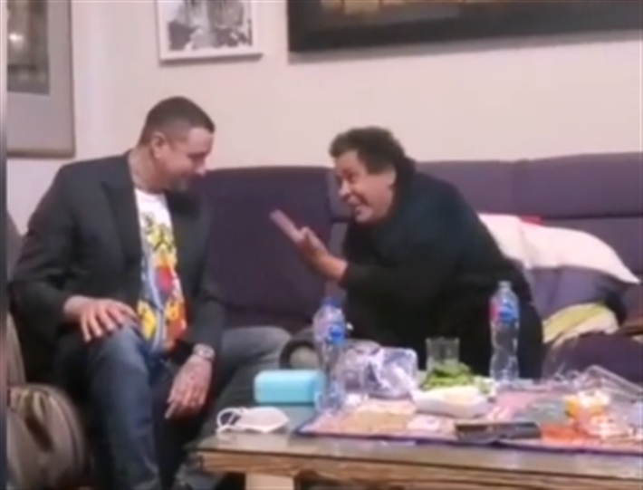 أحمد الفيشاوي وزوجته ومحمد منير