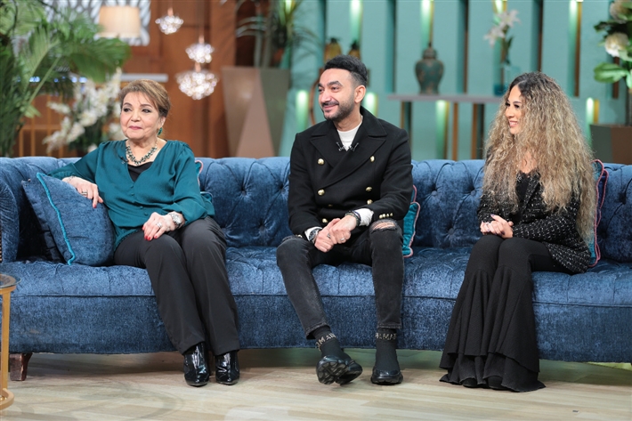 نادر حمدي ووالدته وزوجته