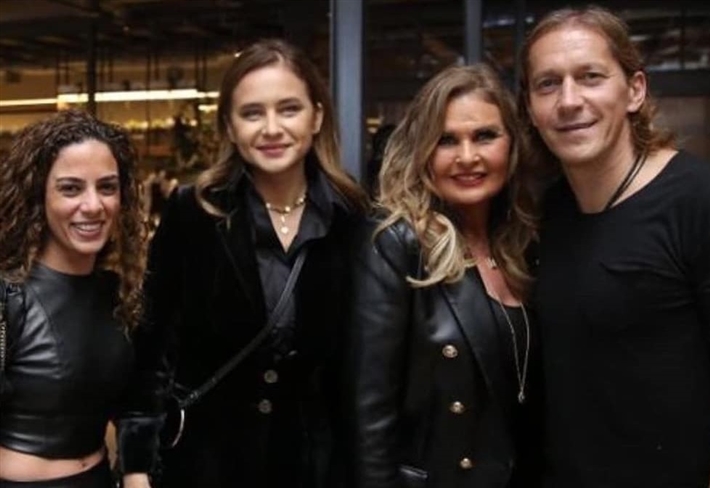 نجوم الكرة العالمية في ضيافة  نجوم مصر