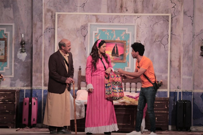 صورة من أحداث مسرحية &quot;الوكاندة&quot;