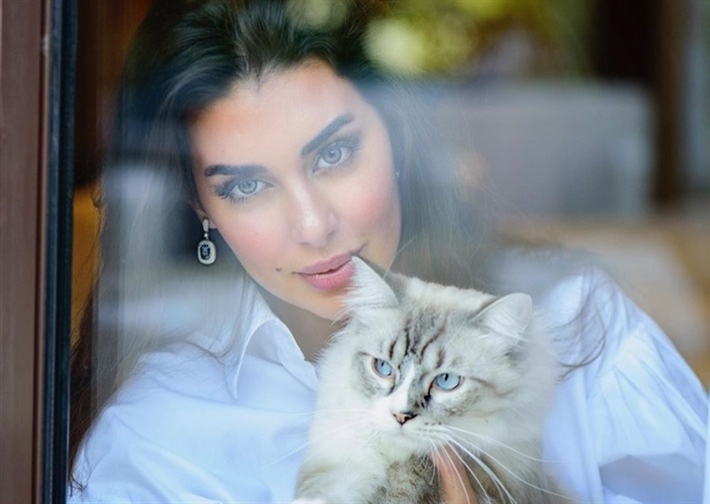 ياسمين صبري وقطتها