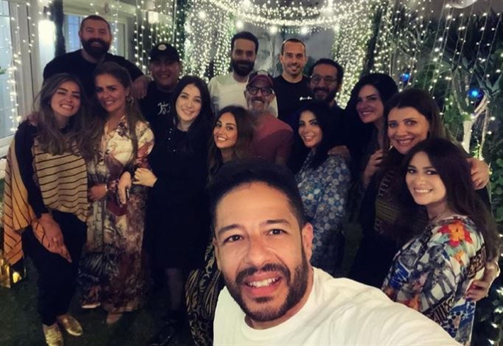 النجوم يجتمعون في حفل إفطار مدير أعمال حماقي