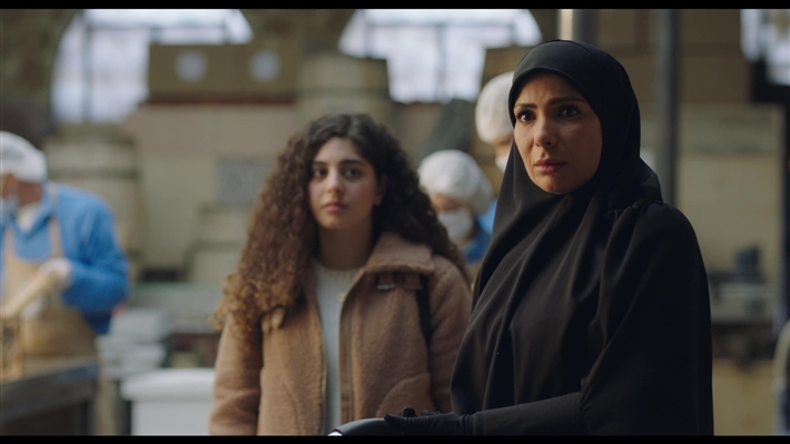 منى زكي في مشهد من لعبة نيوتن 