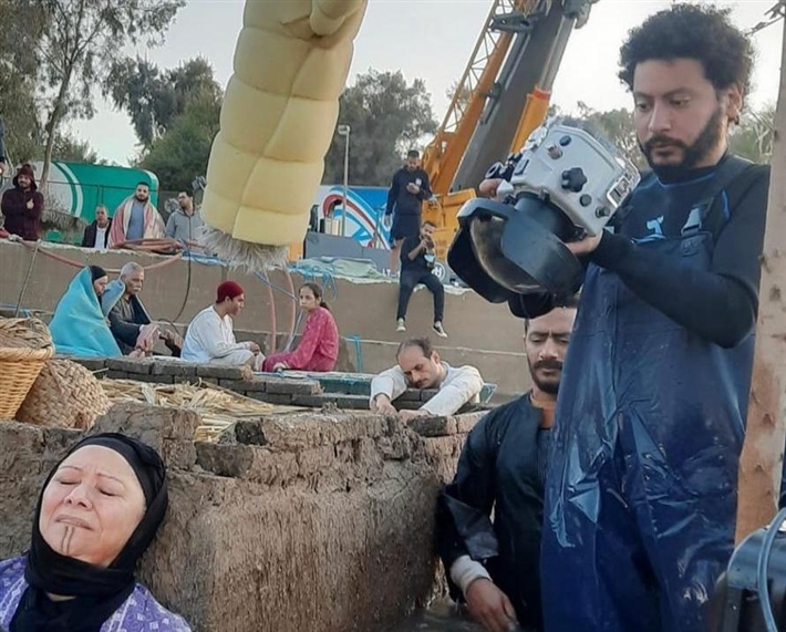 محمد سلامة أثناء تصوير مشهد الفيضان 