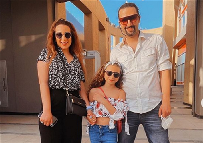 أسما وابنتها ووالدها