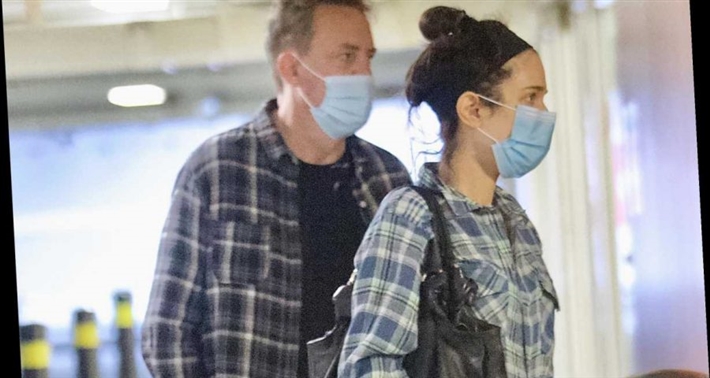 ماثيو بيري وخطيبته