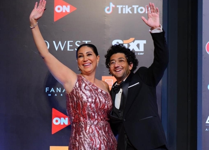 وفاء عامر وابنها