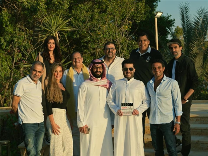 تركي آل الشيخ مع أبطال مسلسل الثمانية