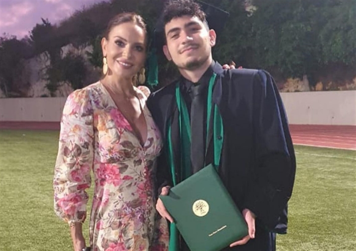 هيلدا خليفة وابنها