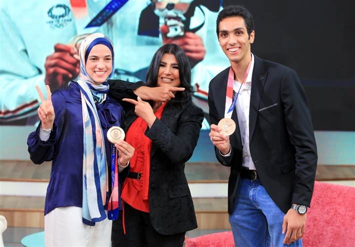 منى الشاذلي مع هداية ملاك وسيف عيسى