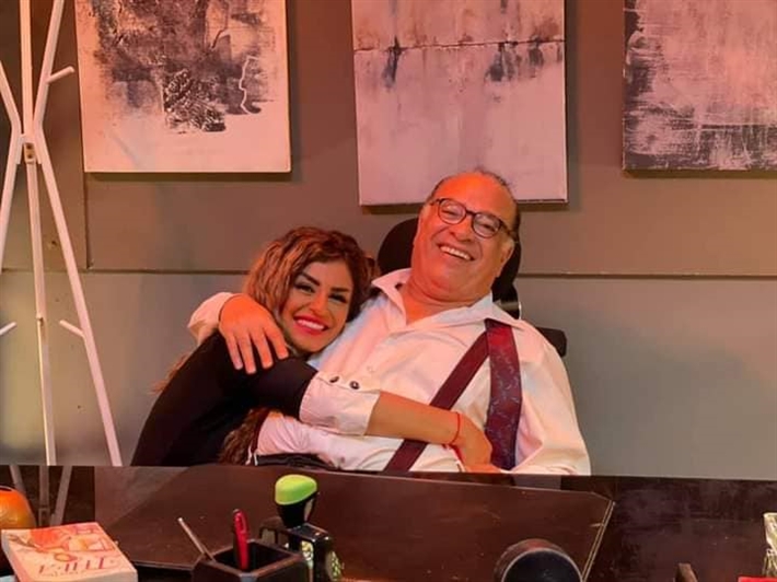 صلاح عبد الله ومنة فضالي في كواليس فيلم ميني بار