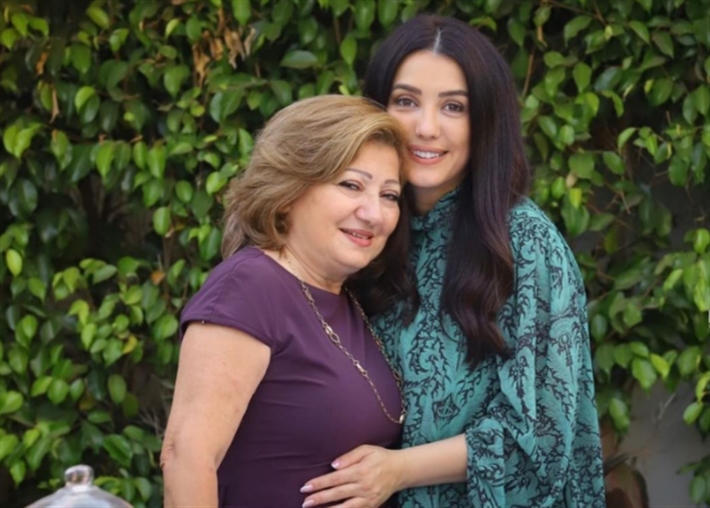 كندة علوش ووالدتها