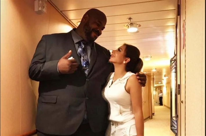 سوزان نجم الدين وحارسها الشخصي