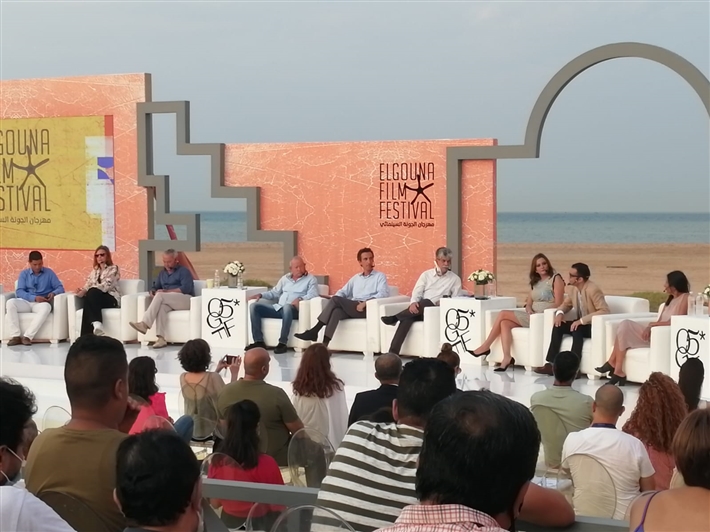 صورة من منصة المؤتمر